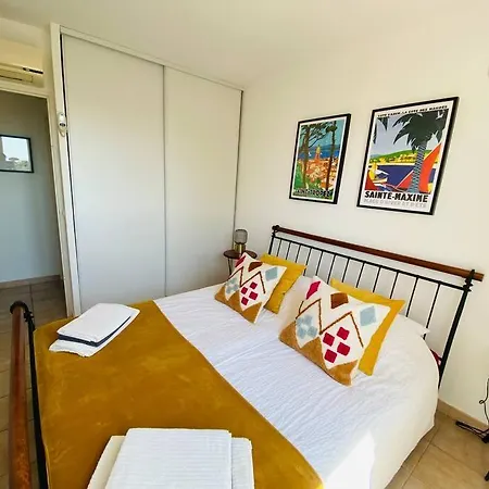 Behagliches Reihenendhaus Mit Schoner Terrasse 펜션 생트막시메