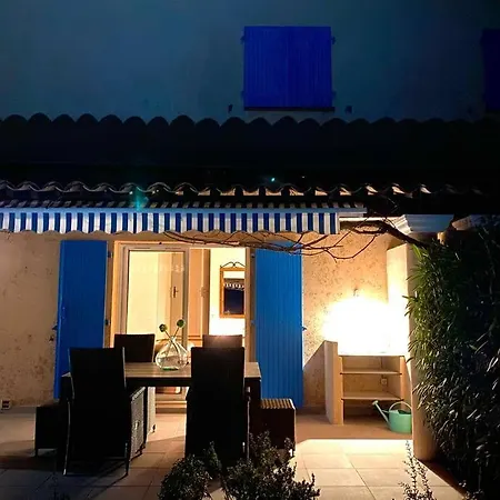 Behagliches Reihenendhaus Mit Schoner Terrasse 펜션 생트막시메