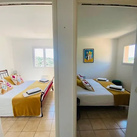 Behagliches Reihenendhaus Mit Schoner Terrasse